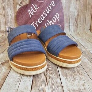 Adrianne Vittadini sports platform sandals